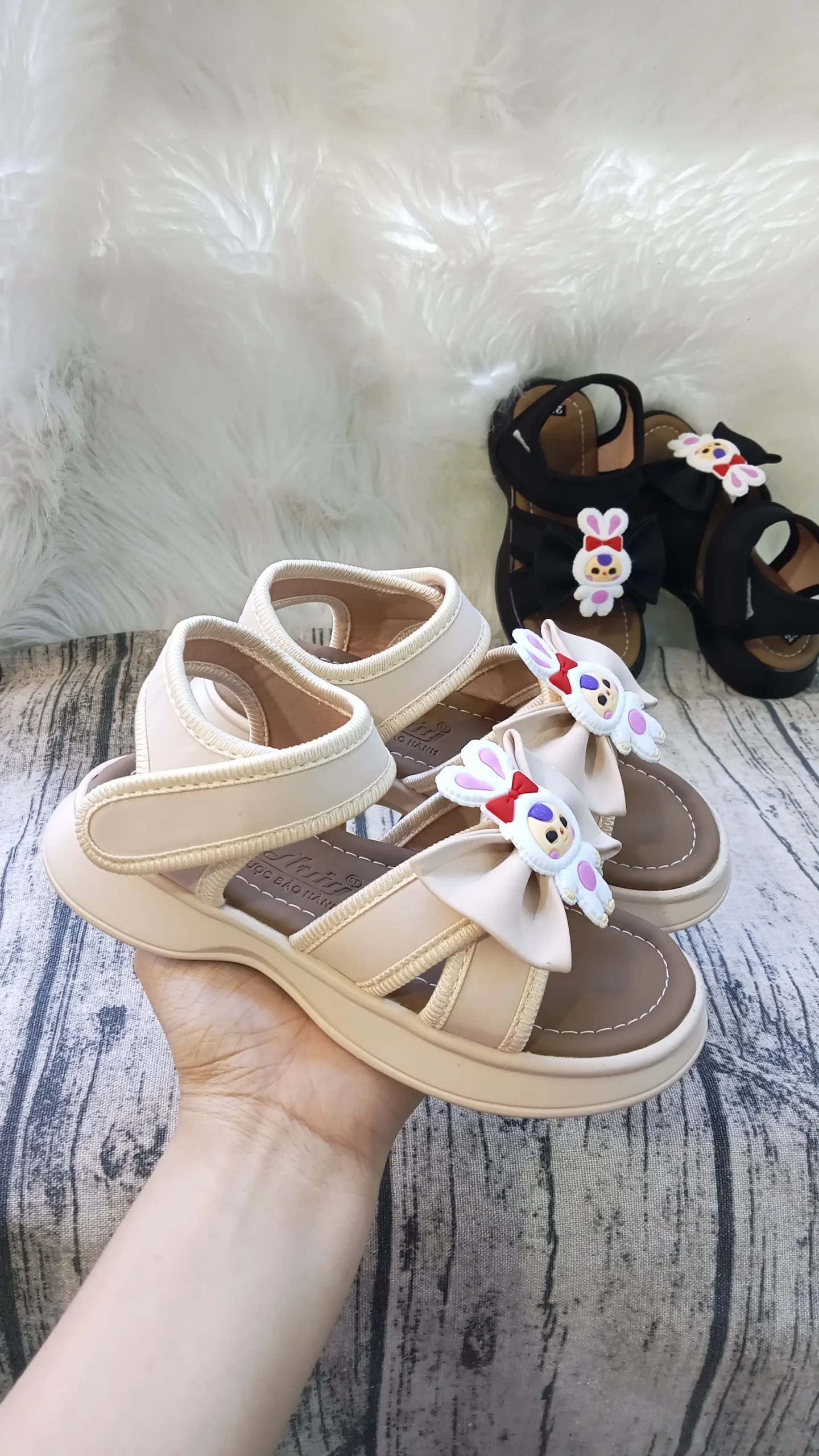 Sandal bé gái xinh 2025